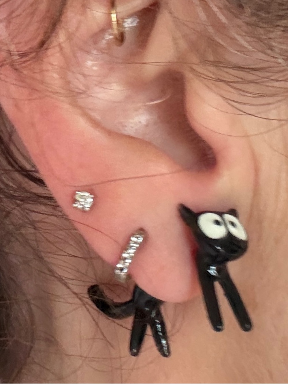 Vintage 90sBlack Cat stud earring moving feline - Cute Kitty Design